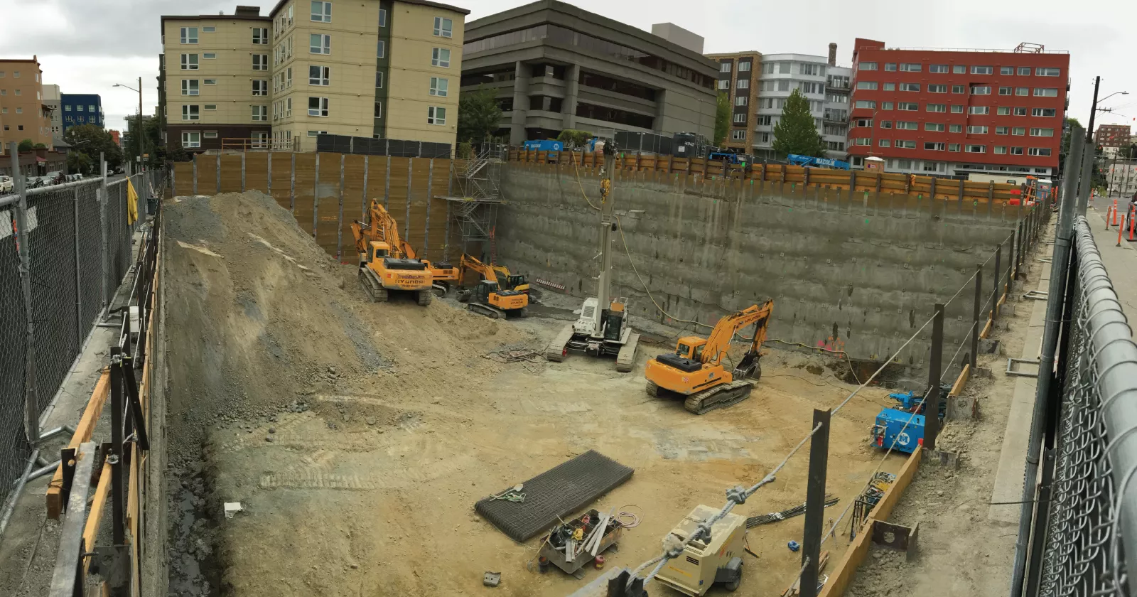 سند جوانب الحفر لحماية موقع البناء ومنع انهيار التربة