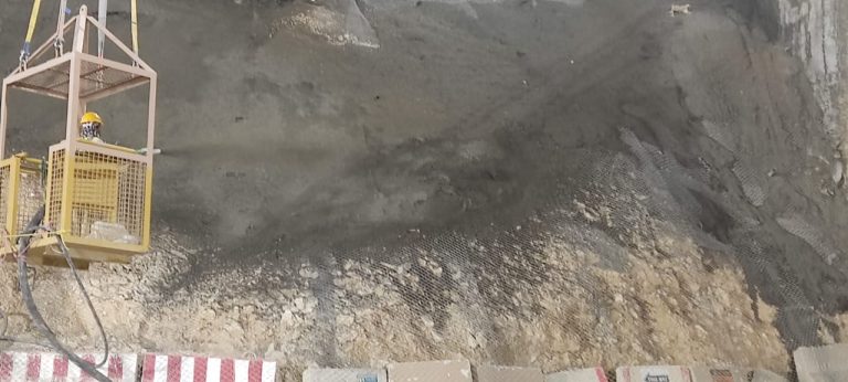 معدات متخصصة لتنفيذ سند جوانب الحفر بأعلى معايير السلامة