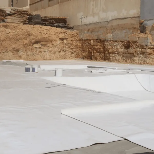 شركة عزل أقبية بالرياض تُنفّذ عزل PVC للجدران والأرضية في قبو سكني - طبقات